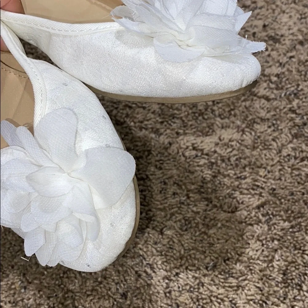 Cat & Jack Girl White Shoes Size 4